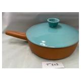 513 - MCM POTTERY CASSEROLE DISH PAN W/ LID (T203)