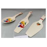 513 - 3 PCS VINTAGE CERAMIC CAKE SERVERS & SPOON