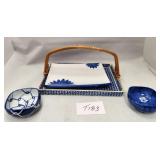 513 - LOT OF BLUE & WHITE CERAMIC DISHES & TRAY