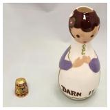 513 - SOCK DARNING FIGURINE & THIMBLE (T21)
