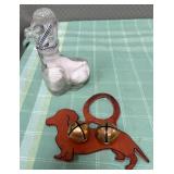 513 - LOT OF DECORATIVE DOG COLLECTIBLES (M68)
