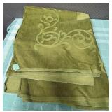 513 - GREEN JACQUARD TABLECLOTH (M99)