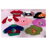 513 - LOT OF ASSORTED DOLL/PET SWEATERS (T311)