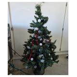 S3 - 4FT PRE-DECORATED CHRISTMAS TREE (B258)