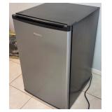 S3 - HISENSE MINI-FRIDGE (B203)