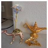 S1 - COLLECTIBLE FIGURINES & LEAF DISH (L64)