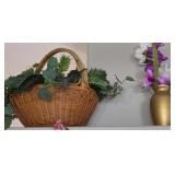 S1 - BASKET W/ FAUX GREENERY & GOLD-TONE VASE (L35