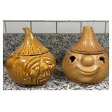 430 - VINTAGE GARLIC AND ONION KEEPER