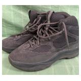 11 - PAIR OF SEASON 8 BOOTS SIZE 42 (L54)