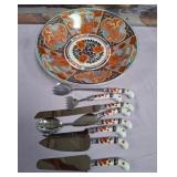 N3 - IMARI-STYLE PLATE & SERVING UTENSILS (G38)