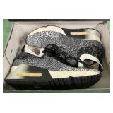 11 - PAIR OF DKNY SHOES SIZE 7 (L4)