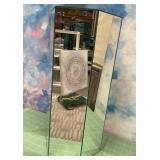 N3 - 30"T MIRRORED DISPLAY STAND