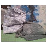 11 - RUFFLED QUILT & FLEECE THROW (F3)