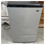 N3 - SANYO MINI FRIDGE