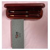 443 - PEN SET IN PRESENTATION BOX, QUILL GIFT PEN