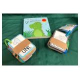 43 - NEW WMC DONOSAUR BOOK & FLASH CARDS (A194)