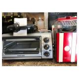 S2 - B&D TOASTER OVEN & BELLA POPCORN MAKER
