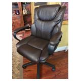 S2 - BROWN LEATHER OFFICE CHAIR W/ ARMS (E95)