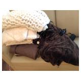 S2 - HEATED BLANKET & THROWS  (M65)