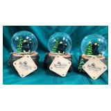 43 - NEW WMC THREE BEAR FOOTS SNOW GLOBES (A89)