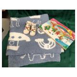 43 - NEW WMCTHROW, MUSICAL PUZZLE, INFANT SOCKS