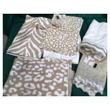 43 - NEW WMC MIXED LINENS & THROW (A69)