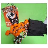 548 - TRICK OR TREAT BAG, GARLANDS, TABLE RUNNER