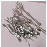 548 - MIXED LOT OF SERVING UTENSILS (B74)