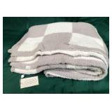 43 - NEW WMC CHECKERBOARD THROW BLANKET (A28)