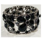 H -BLACK CRYSTALS FLOWER BRACELET