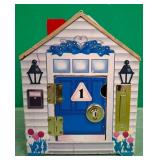 N - WOODEN DOORBELL HOUSE (D106)