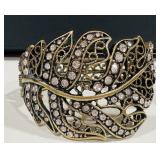H -VINTAGE GOLD-TONE BANGLE