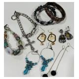 H -LOT OF COSTUME JEWELRY