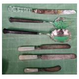 N - VINTAGE SALAD SERVING SET & KNIVES (D111)