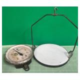 11 - VINTAGE HANGING SCALE (D60)