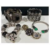 H -LOT OF COSTUME JEWELRY