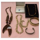 N - MIXED LOT OF COSTUME JEWELRY (H10)