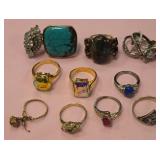 N - LOT OF COSTUME JEWELRY RINGS (H17)