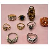 N - LOT OF COSTUME JEWELRY RINGS (H14)