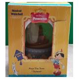 N - ENESCO DISNEY PINNOCHIO MUSICAL WATERGLOBE