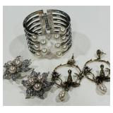 LOT OF COSTUME JEWELRY