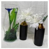 N - LOT OF THREE DECORATIVE VASES (C297)