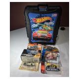 New Hot Wheels 110 car carrier + 4 cars