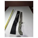 18' Camillus Carnivore Machete