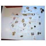 23 Vintage Pins & Brooches