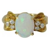 18kt Gold 1.12 ct Natural Opal & VS Diamond Ring