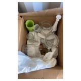 Box of miscellaneous glassware (sc9)