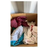 Box of miscellaneous linens (sc9)