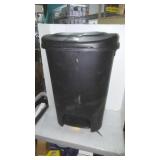 13 gal pedal bin