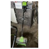 Green works snow pusher no battery used
